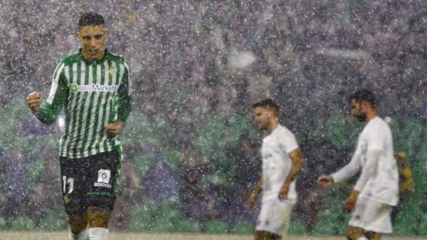 El Betis cumple ante el Antoniano en una fiesta pasada por agua