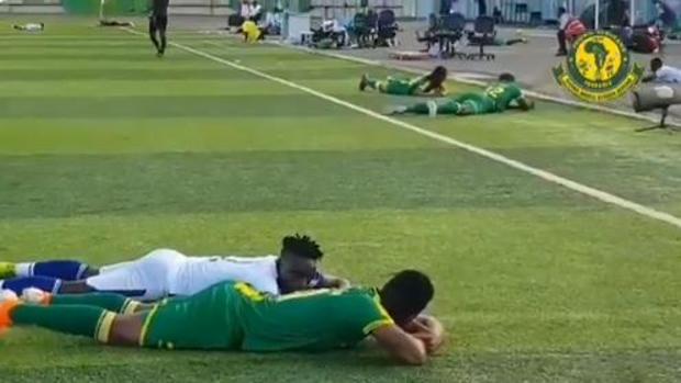 El susto durante un partido de fútbol en Tanzania que se ha hecho viral