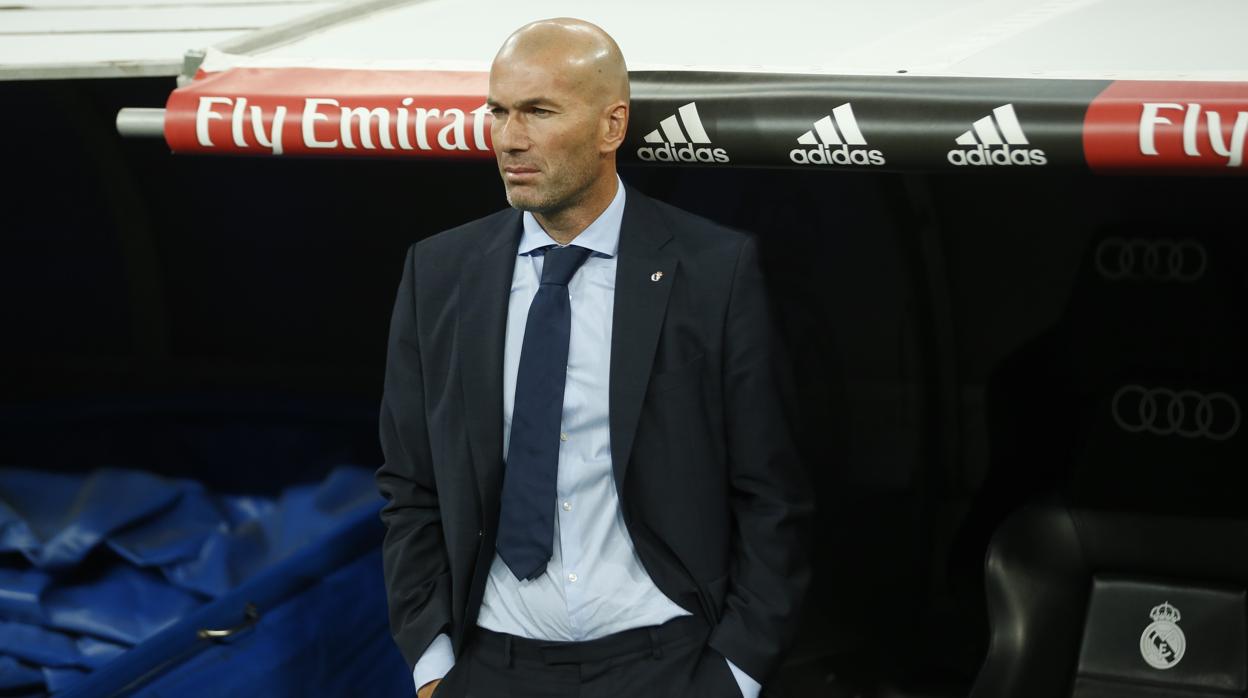 Zidane supera a Molowny y ahora piensa cazar a Beenhakker