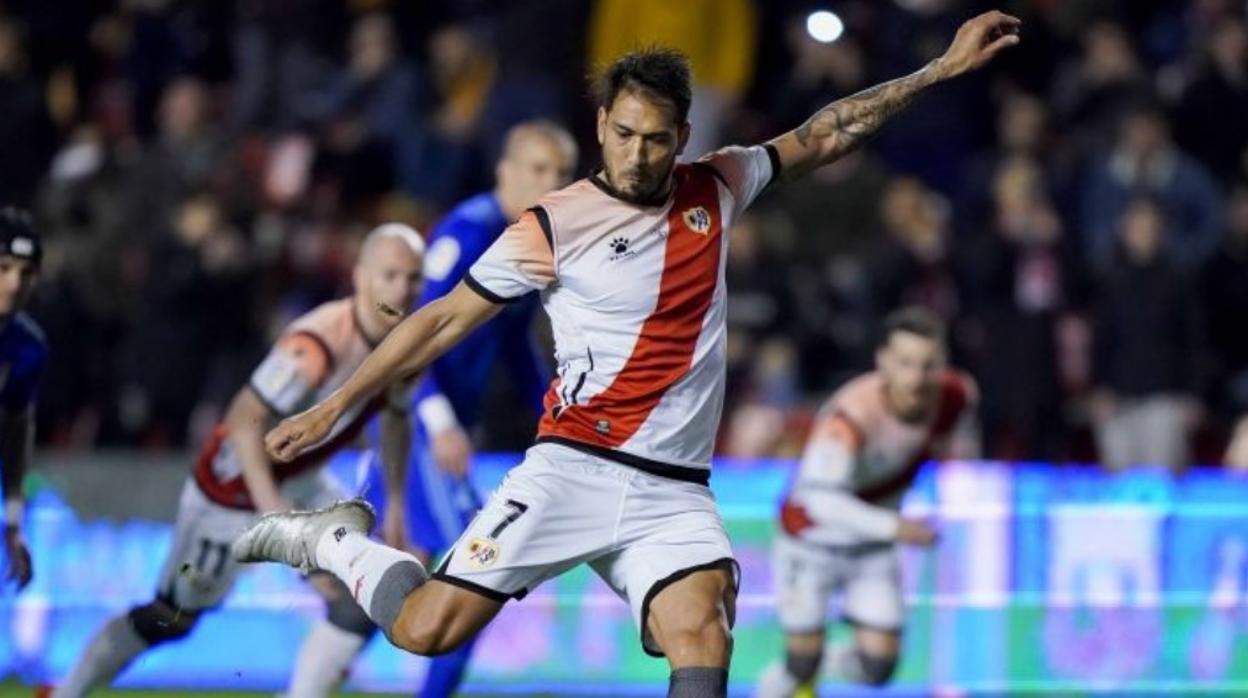 Lunin salva al Oviedo en Vallecas