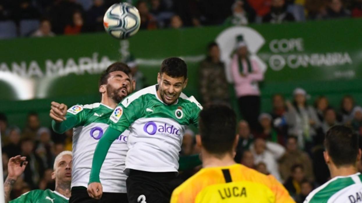 El Sporting devuelve al Racing a su cruda realidad