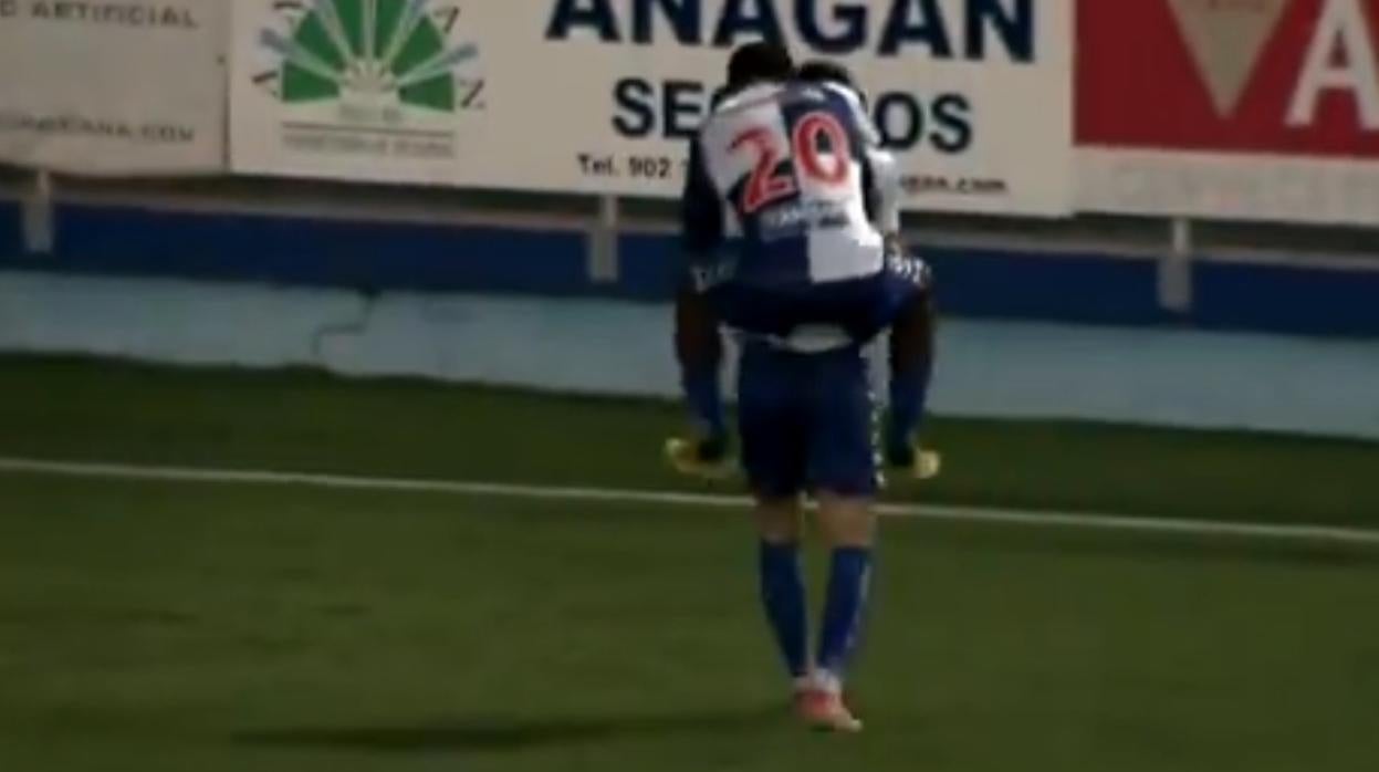 Los jugadores del Ebro celebran el gol de Adriá de Mesa