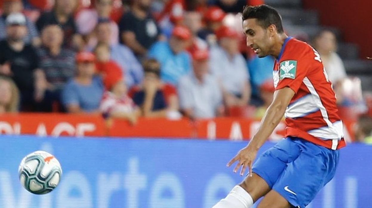 El Granada sufre pero se clasifica con un solitario gol de Puertas