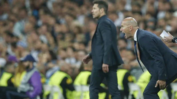 La metamorfosis de Zidane, de los tres puntas a los cinco medios