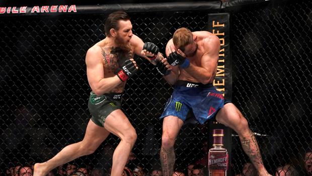 Conor McGregor regresa por todo lo alto: noquea a Cerrone en solo 40 segundos