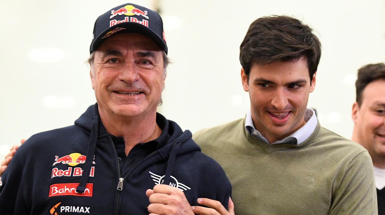 Sainz y su hijo en su llegada a Madrid