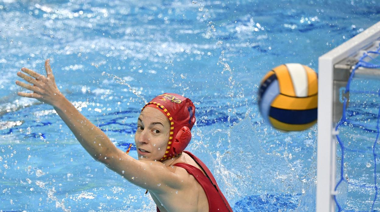 Laura Ester, en acción durante el partido ante Hungría