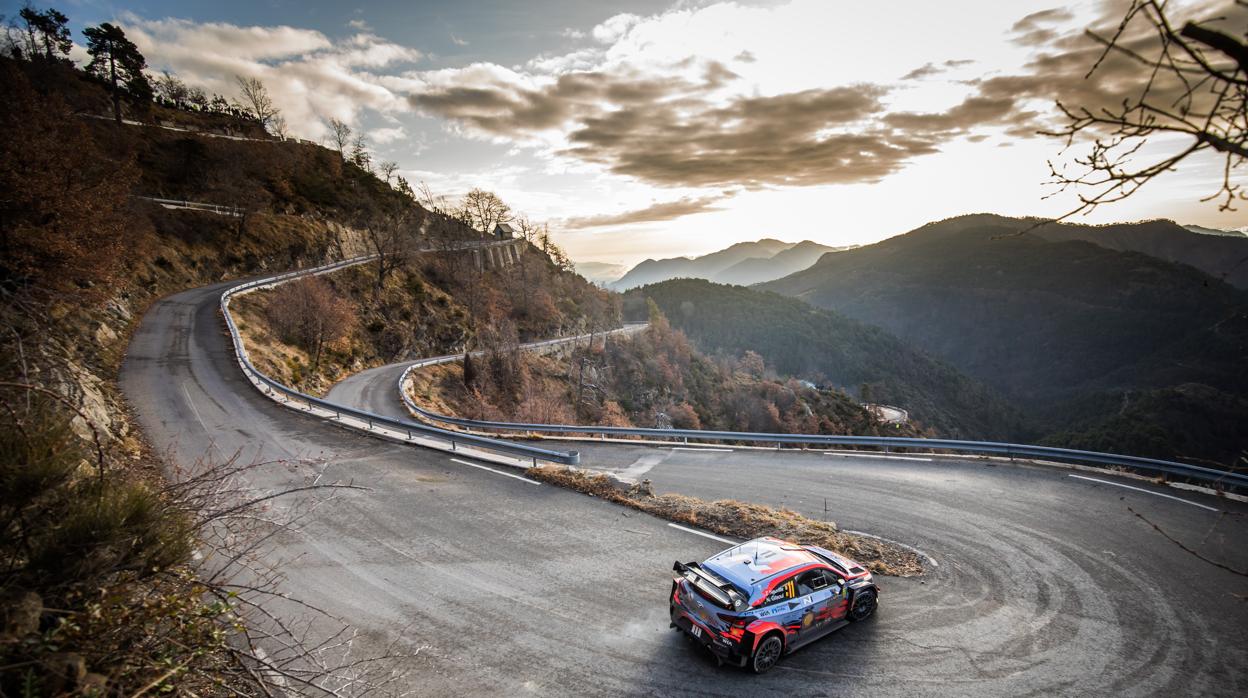 Neuville rompe la racha de Ogier en Montecarlo y es el primer líder