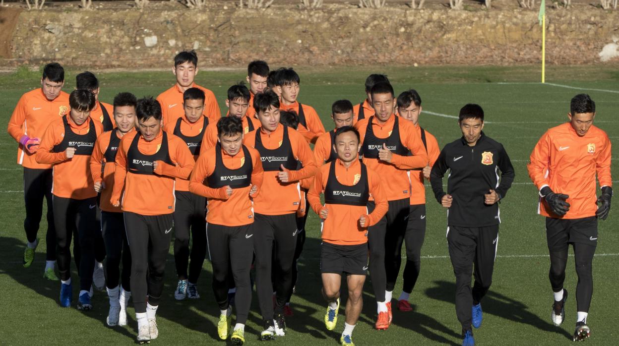 Los jugadores del equipo chino entrenando este jueves en Sotogrande