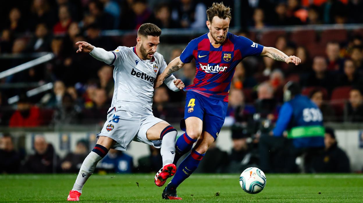 Rakitic, ante el Levante