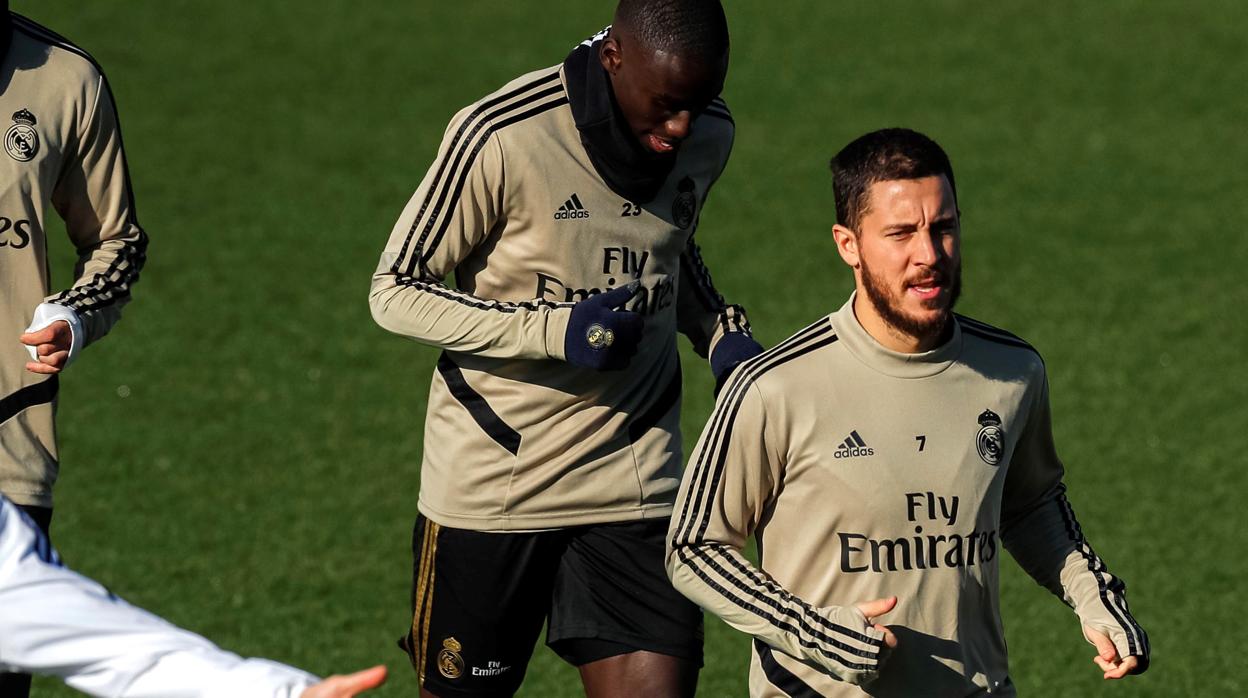 Hazard reaparece ante Odegaard