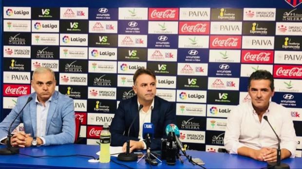 Acalorada discusión entre directivos del Extremadura: «Me cago en...»