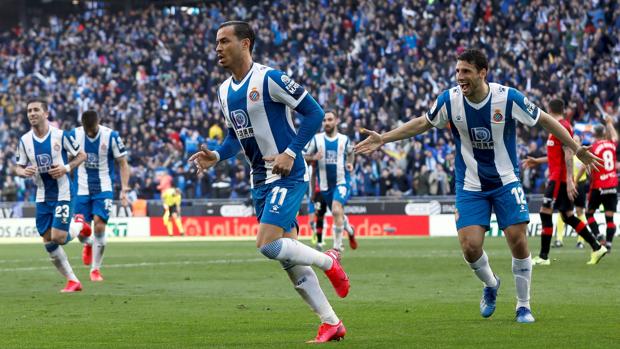 Raúl de Tomás, el nuevo héroe de Cornellá