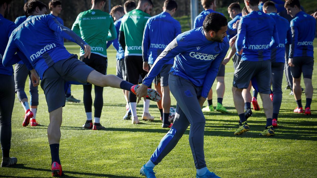 William Jose, bromeando en un entrenamiento de la Real Sociedad