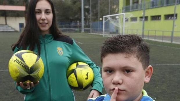 Un portero de 11 años para un partido para reprender a los padres que insultaban a la árbitra