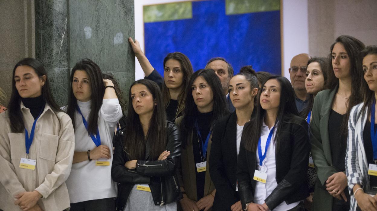 Jugadoras presentes en la presentación del convenio este miércoles en el Congreso