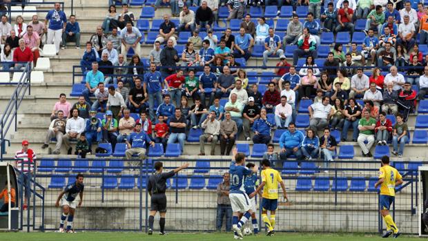 Un jugador gaditano muerde a un rival y es castigado con 20 partidos de sanción