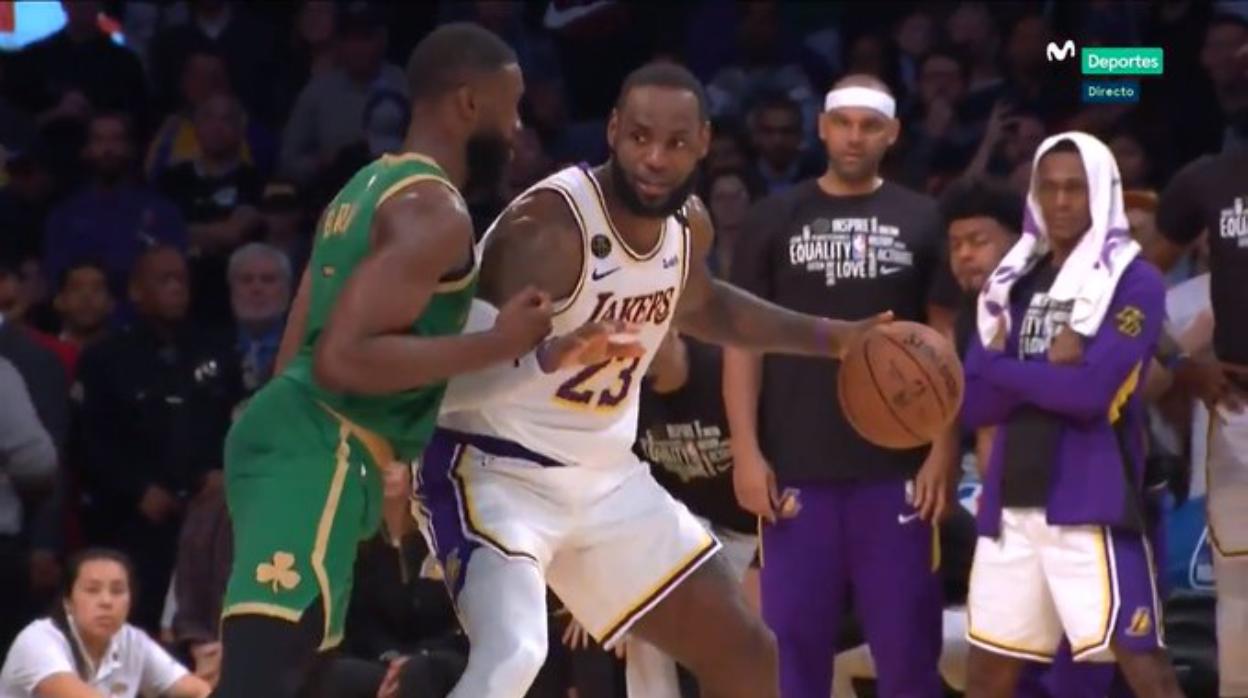 El épico «fade away» de LeBron James ante los Celtics que asombra a la NBA