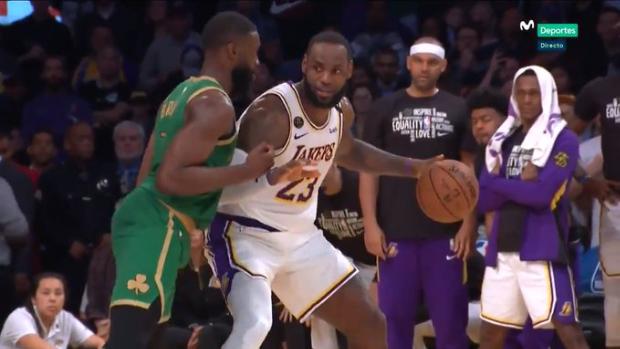 El épico «fade away» de LeBron James ante los Celtics que asombra a la NBA