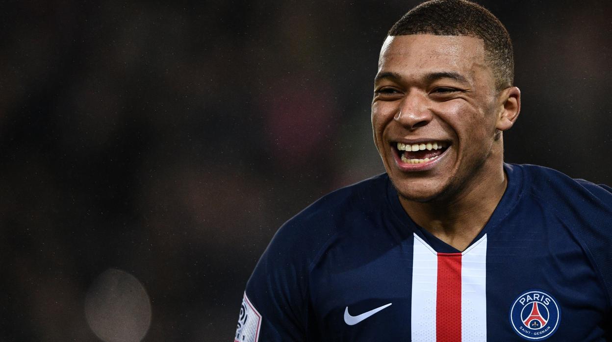 Mbappé celebra un gol con el PSG