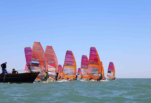 Primeros líderes de la Semana Andaluza en la bahía de Cádiz