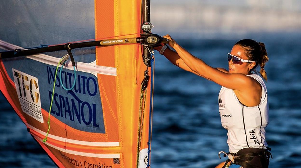 Blanca Manchón cierra el Mundial con un quinto puesto en la «medal race» y un noveno en la general