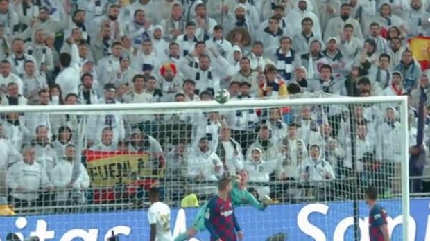 El paradón de Ter Stegen a Isco en el Real Madrid 2 - Barcelona 0