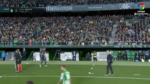 Kroos se marchó con cara de pocos amigos al ser sustituido por Zidane