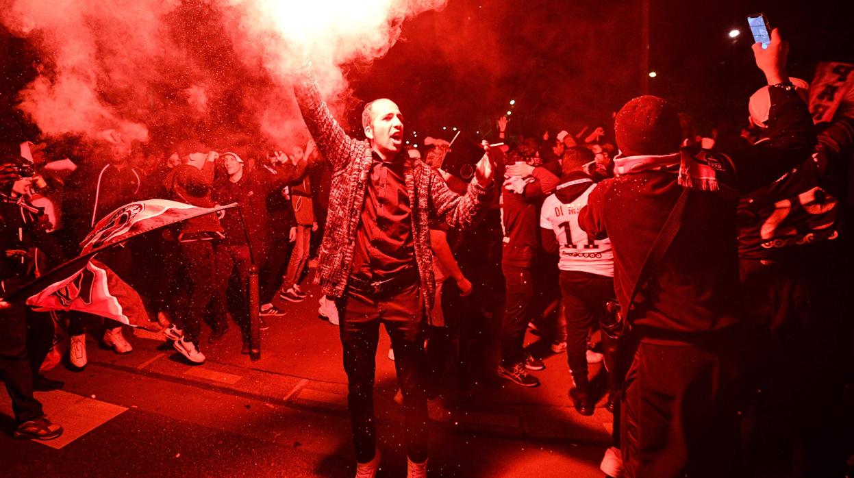 Los hinchas del PSG no temen al coronavirus