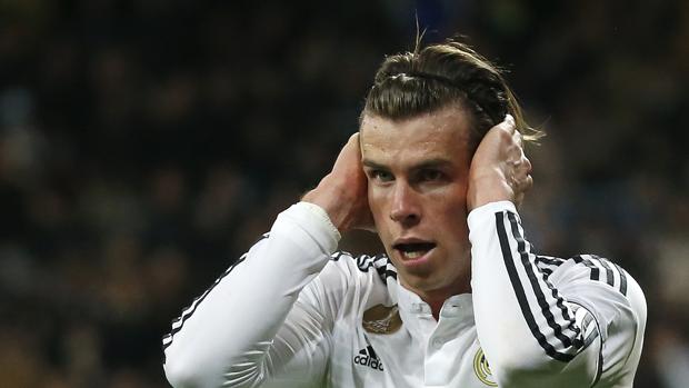 Bale pone bares de golf