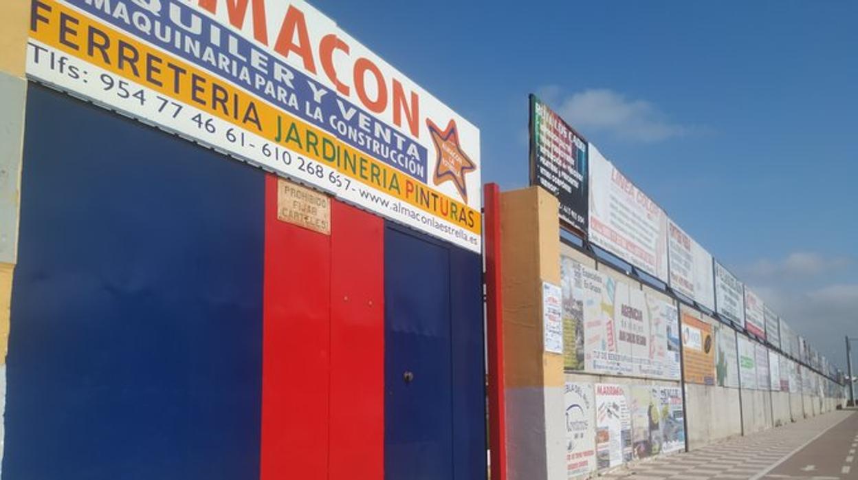 El estadio San Sebastián de la Puebla del Río lleva cerrado desde el pasado miércoles