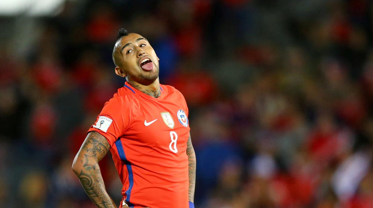 Arturo Vidal durante un partido con Chile