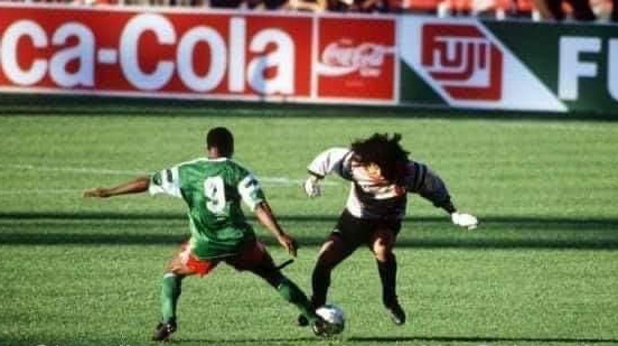 El legendario Higuita y su error más famoso para concienciar del coronavirus