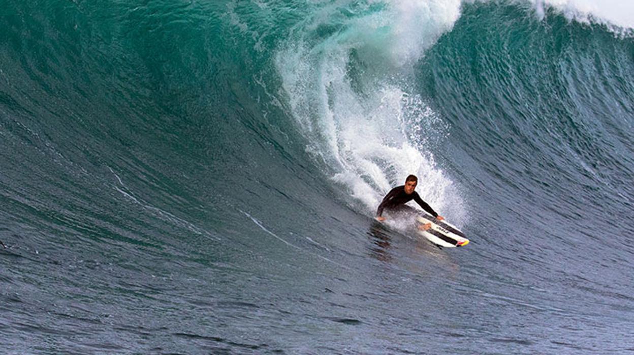 A la caza de olas gigantes con Natxo González