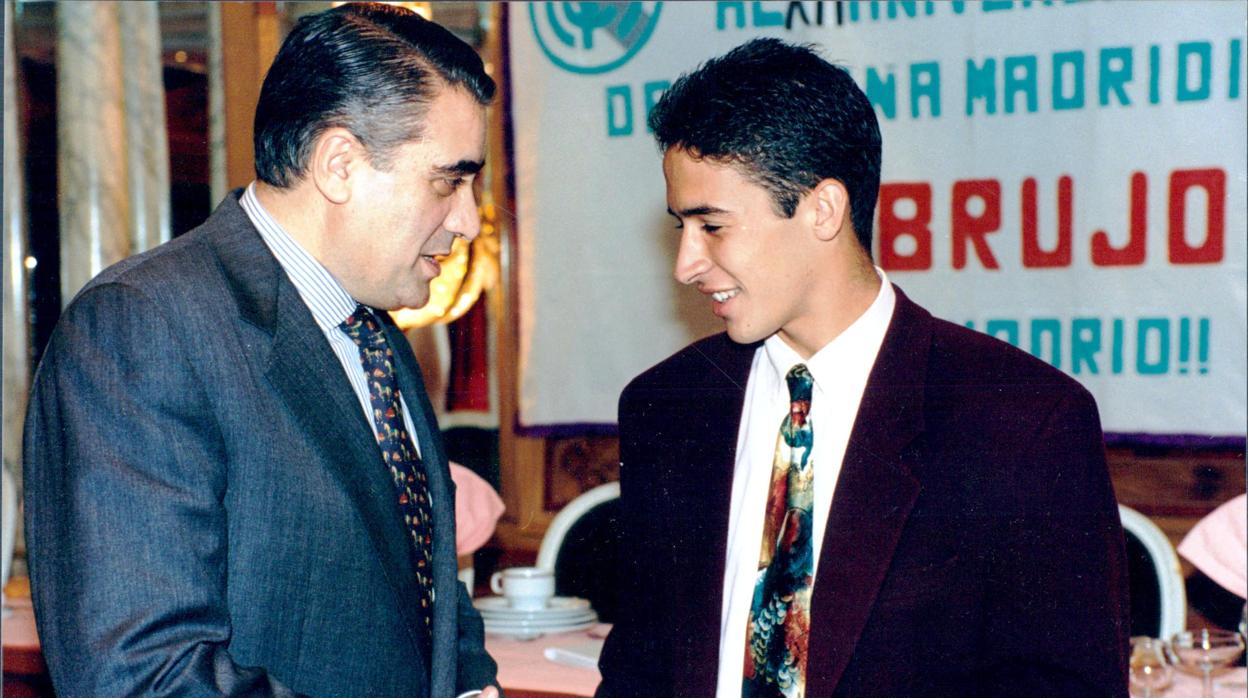 Sanz conversa con Raúl González en 1994