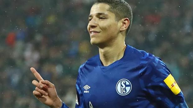 El Schalke sanciona a un jugador por estar de fiesta en un bar en pleno confinamiento
