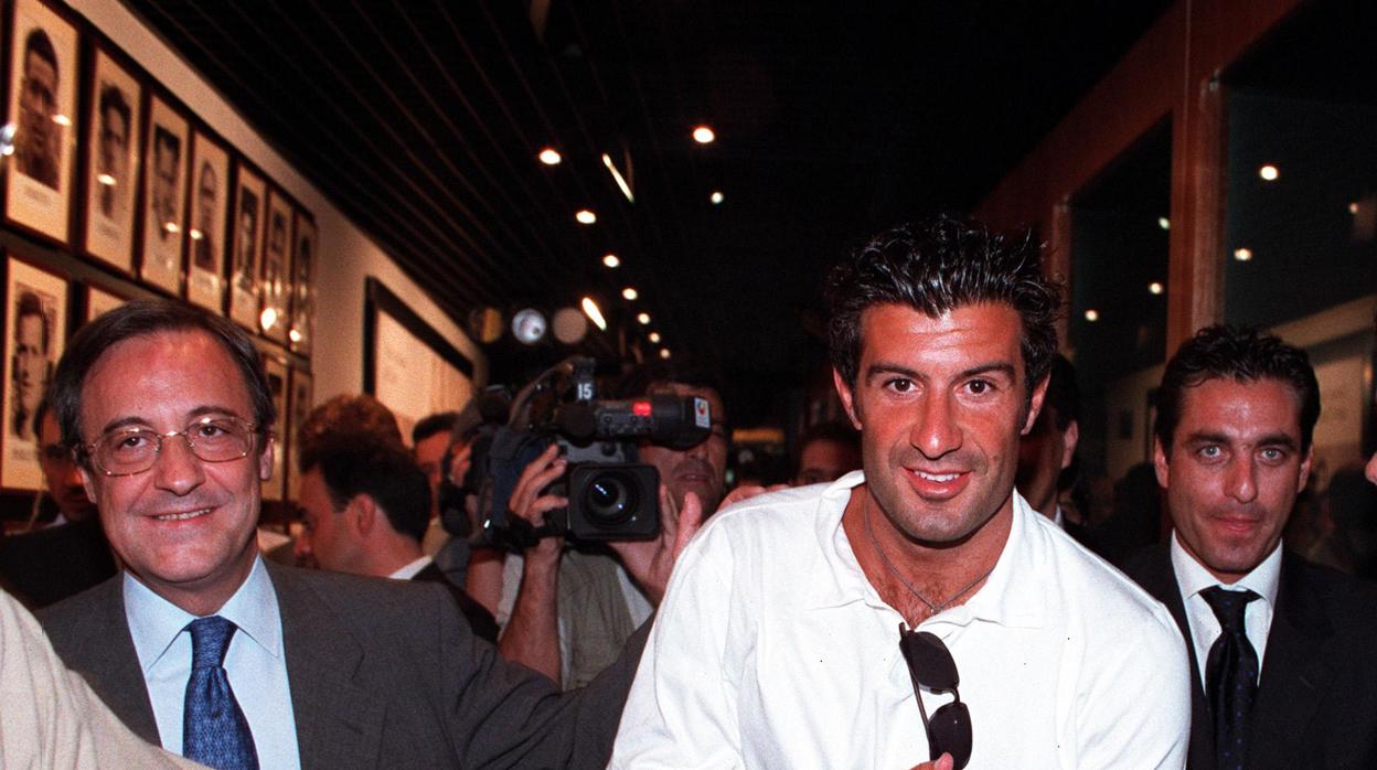 Florentino Pérez, Figo y Futre el 24 de julio del año 2000, fecha de la presentación en el Bernabéu