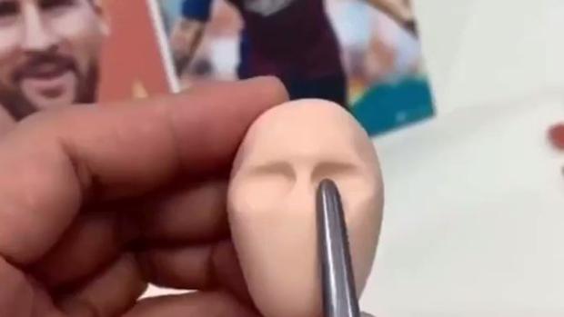 La increíble figura en plastilina de Messi aplaudida por el Barça