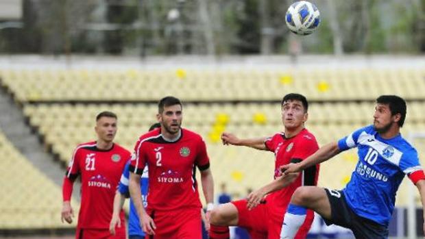 Tayikistán recula y también para su liga