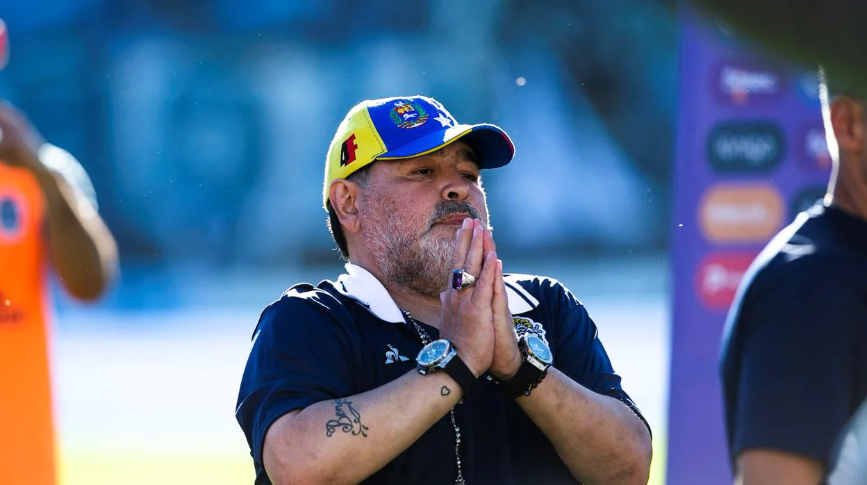 Maradona, ante su hinchada en Gimnasia
