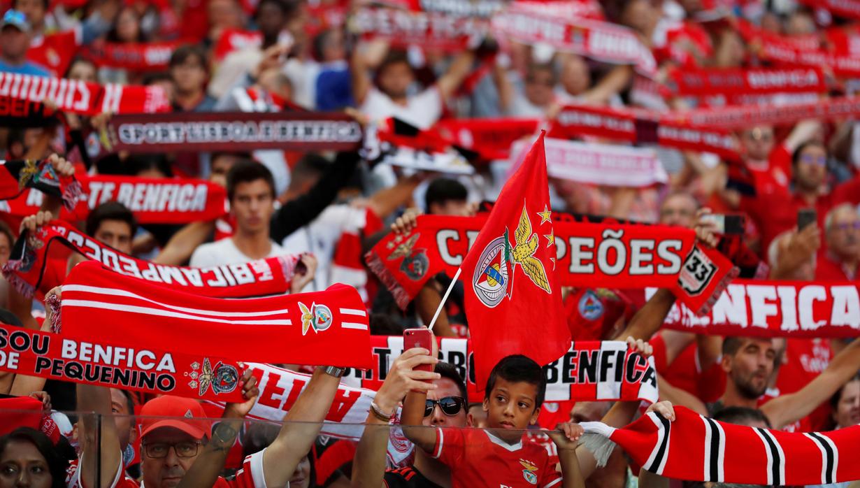 Aficionados en el Estadio Da Luz