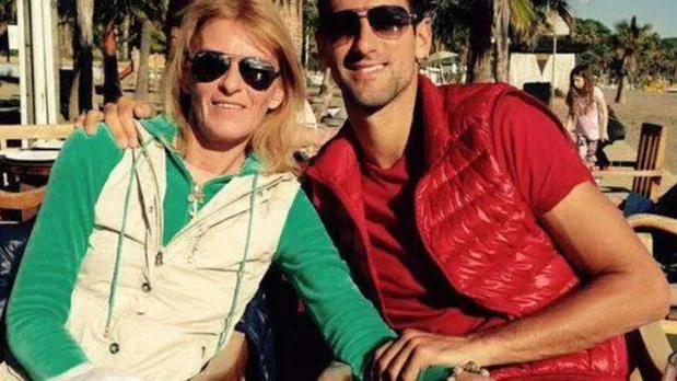 La madre de Djokovic: «Federer es arrogante»
