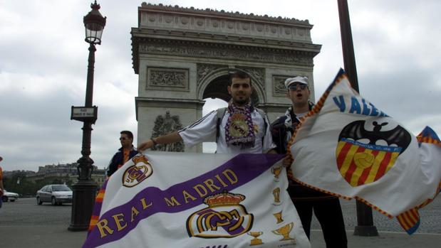 El día que la UEFA prohibió mostrar en París una gran bandera española