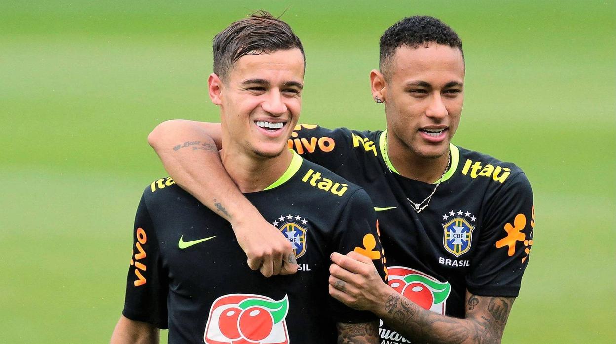 Coutinho y Neymar durante un entrenamiento de la selección brasileña