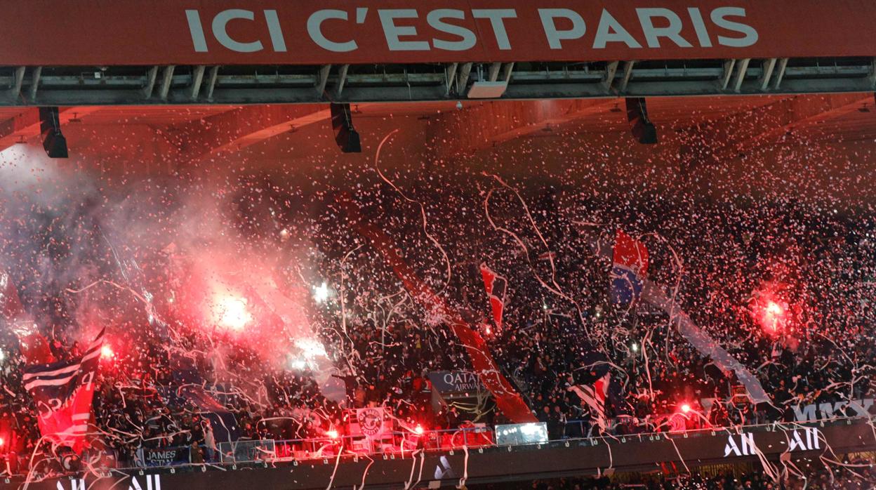 Gradas del estadio del PSG, en un partido contra el Lyon de antes de la pandemia