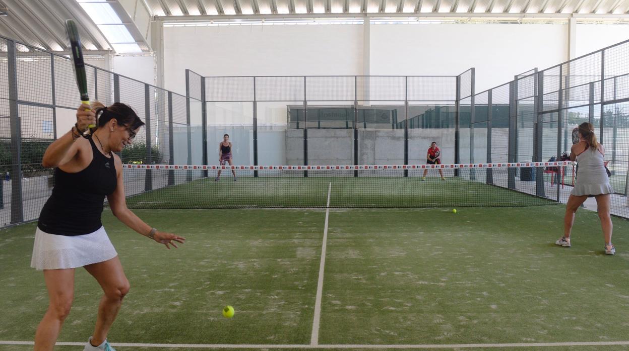 Cuatro jugadoras de pádel, en Valladolid