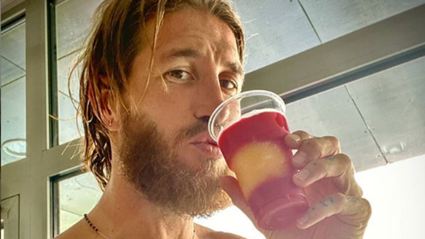 Sergio Ramos presume de la bandera española hasta en la bebida