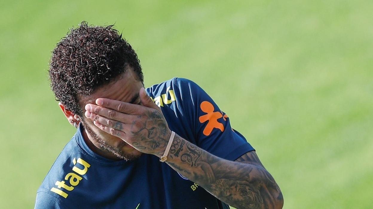 Neymar durante un entrenamiento de la selección de Brasil