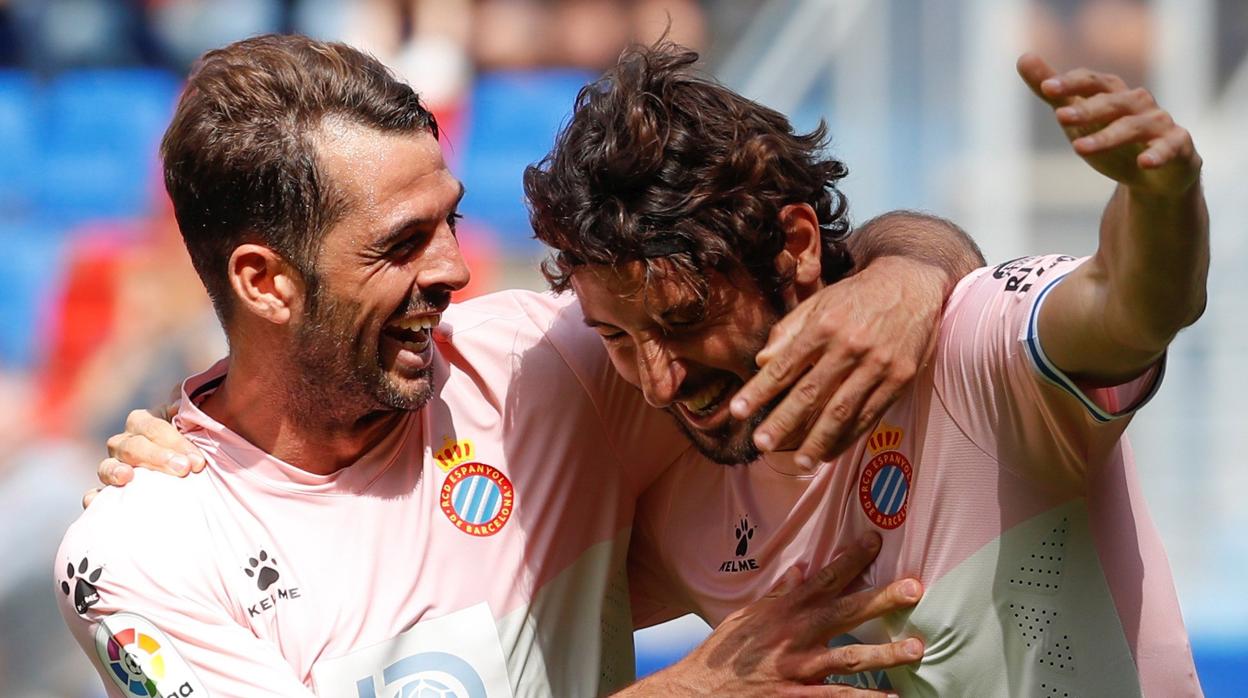 Víctor Sánchez celebra un gol con Granero