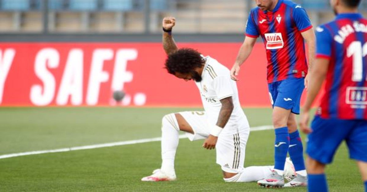 Marcelo se arrodilla en su gol como protesta contra el racismo